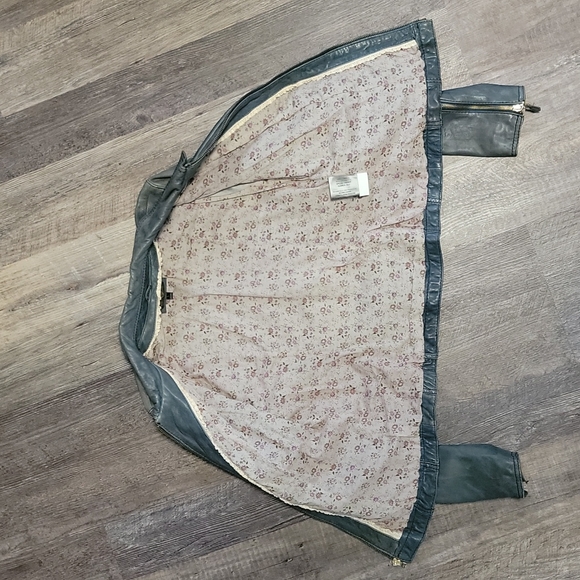 Women's size large Wilson's leather jacket distressed - Picture 2 of 3